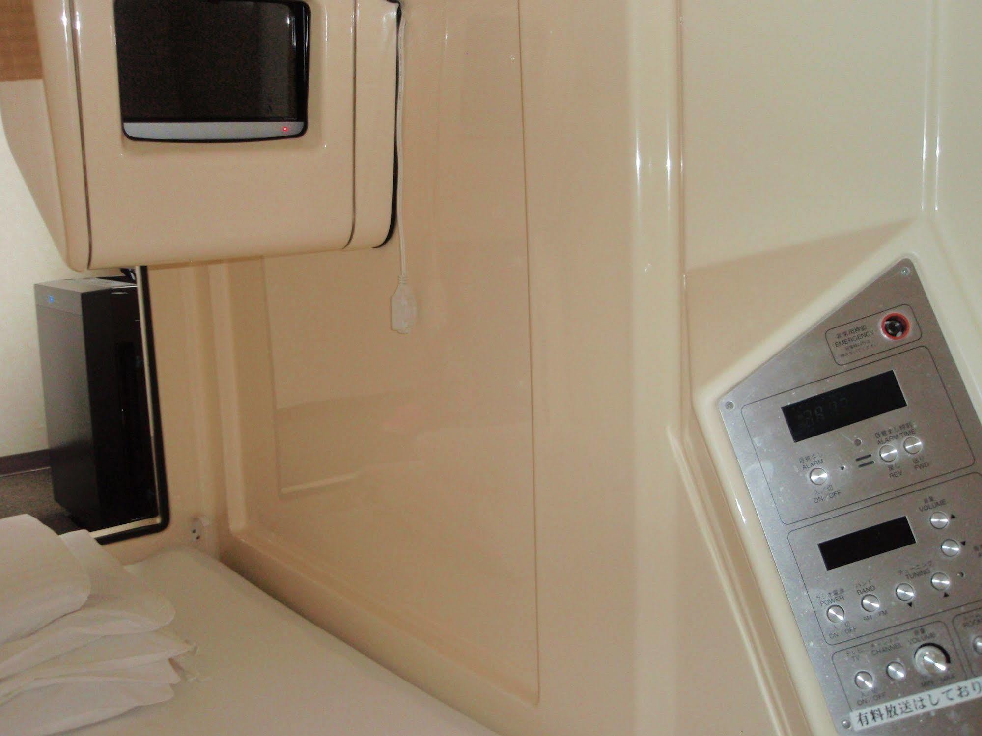 Capsule Hotel Kobe Sannomiya (Adults Only) Εξωτερικό φωτογραφία